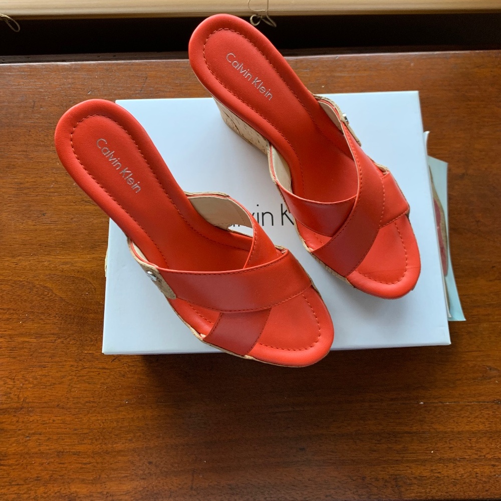 Calvin Klein Wedge Sandals Size 7.5 NWB - Picture 4 of 10